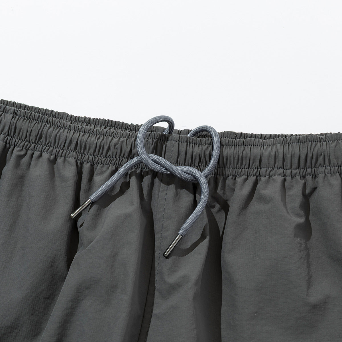 SHIRRING NYLON WIDE CARGO SHORTS