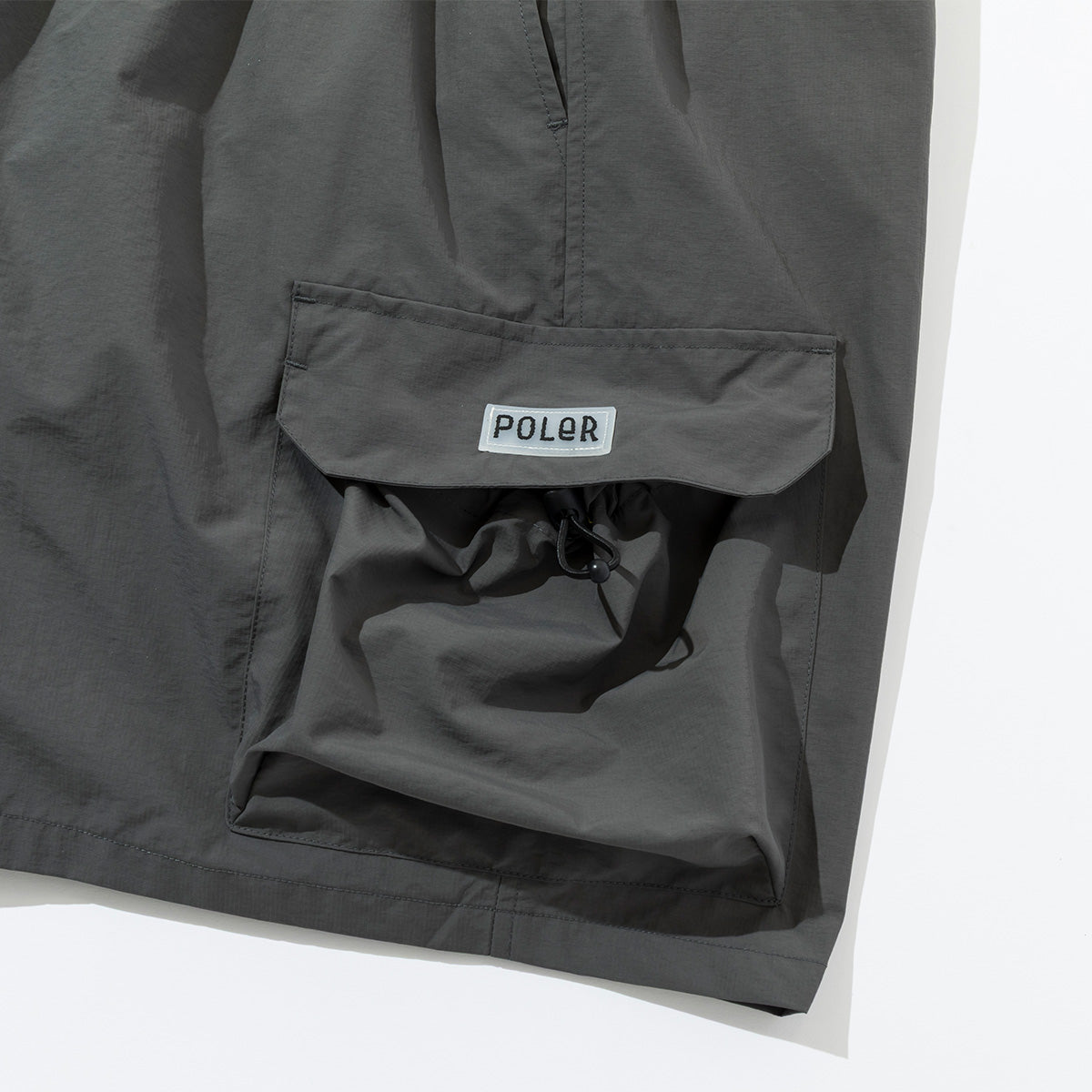 SHIRRING NYLON WIDE CARGO SHORTS