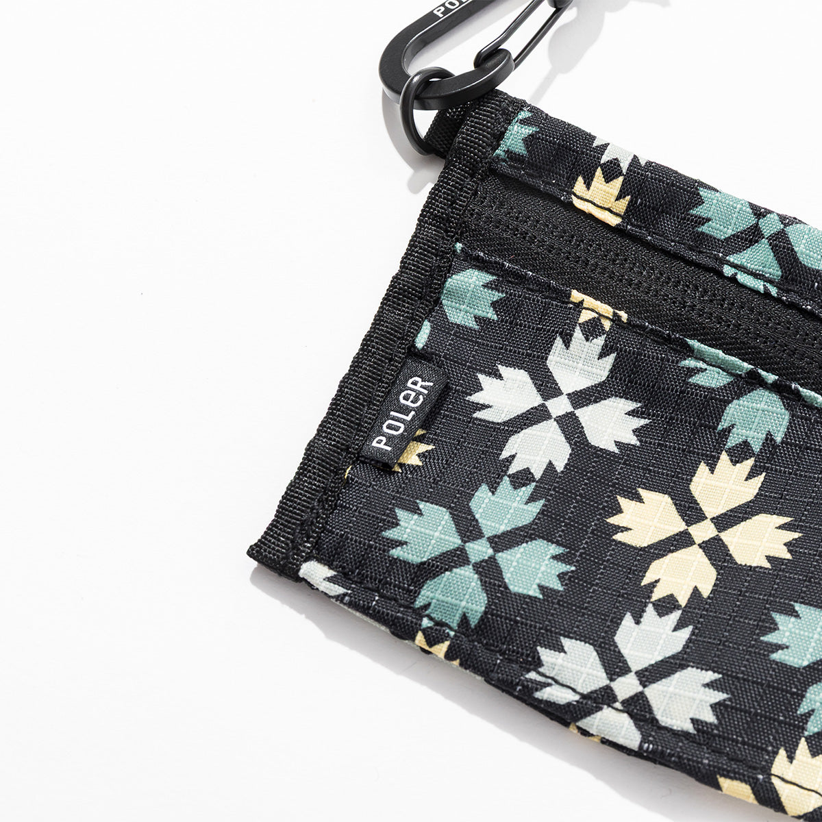 STUFFABLE DRINK POUCH