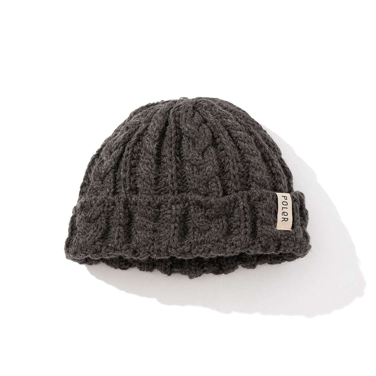 SHALLOW CABLE KNIT BEANIE