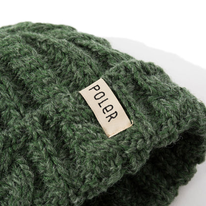 SHALLOW CABLE KNIT BEANIE
