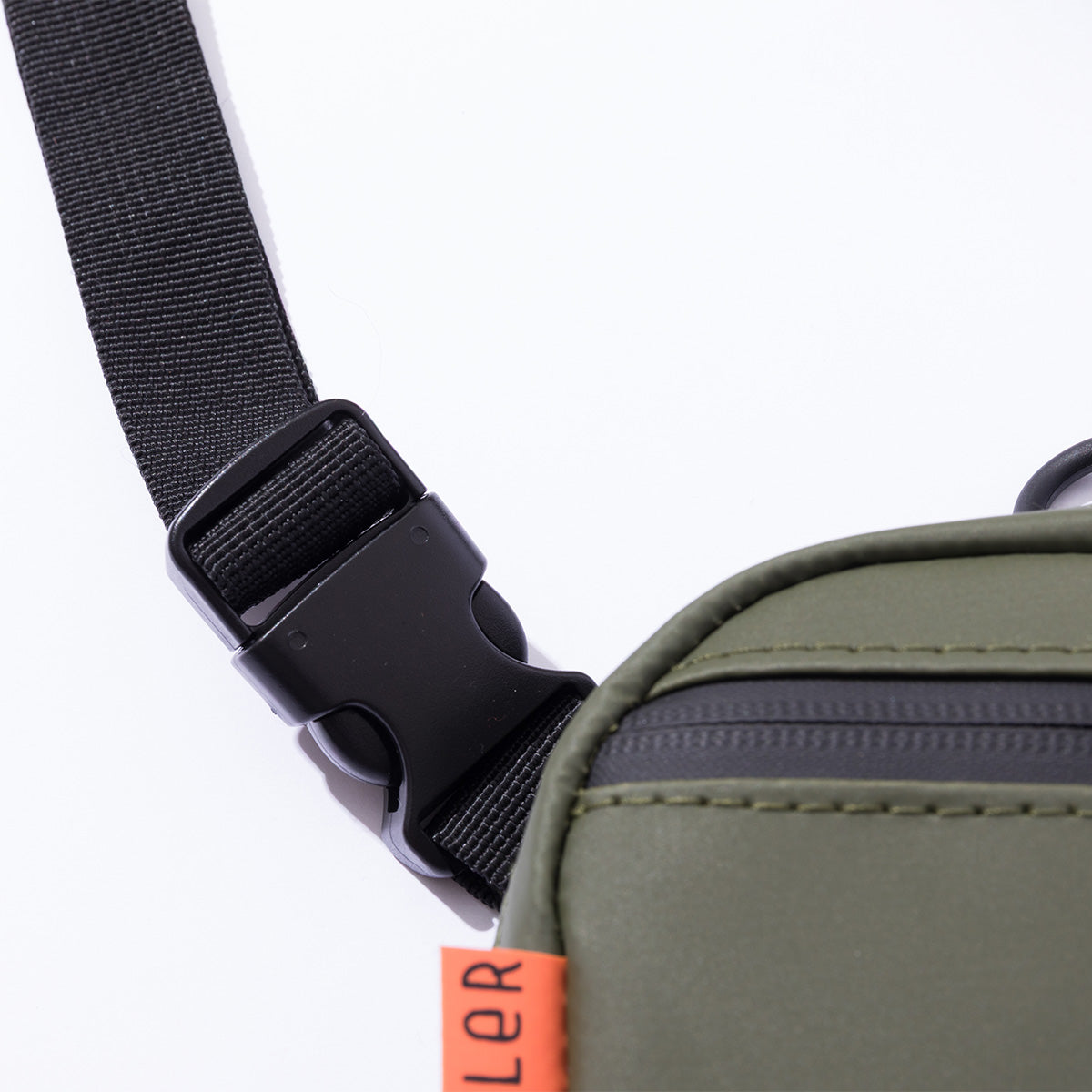 HIGH&amp;DRY PVC SHOULDER POUCH