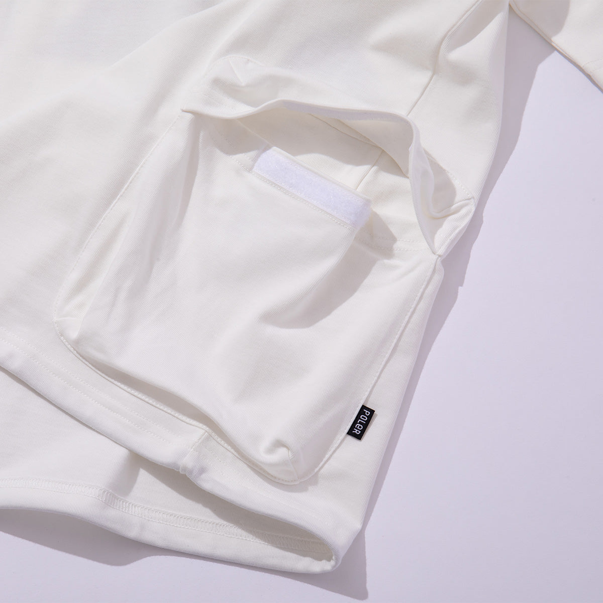 OUTSIDE POCKET SUMMIT TEE